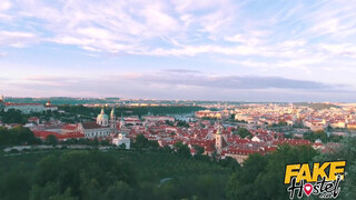 Szeplős szőke ribi kemény dugásban a hostelben – nyögős punci, mély seggbaszás élvezésig