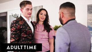 Főnök basza szét a punci asszisztenst arcra élvezve MMF kemény hármasban