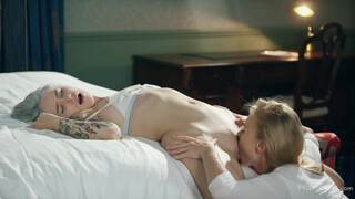 Kemény punci baszás két meleg tini lány szétnyalva seggig élvezésig