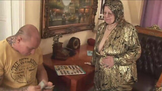 Kurva kemény dugás: Öreg punciját szétbaszza a fiatal gézengúz