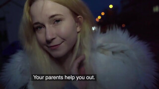 Utcán felkapott szőke ribi brutális közös dugás keményen a punci és seggbe élvezésig