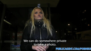 Feszít a punci, kemény baszás az utcán, nyögdöső szajha élvezi a mélydugást