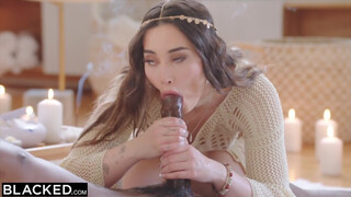 Aria Lee kapja be a fekete bazmególiát mélyen a szűk puncijába – Kemény dugás, ordító élvezés