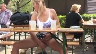 Budapest utcán kurva kemény nyíltvízeli punci baszás és seggbe dugás élvezésben