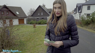 Kemény utcai punci baszás pénzért – Szűk ribanc élvezi a mély dugást