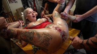 Barátnő kemény csajozás 4 segglyukon át – Hatalmas faszok szétbaszák a szűz punciját