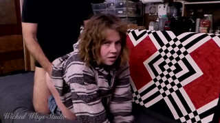 Hippis punci szétbaszva keményen a sátrat reszketve élvezve