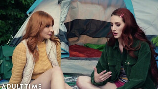 Leszbi dugás a táborban: Kemény punci-nyalás és mély seggbaszás élvezésig