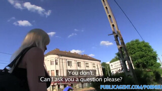 Szőke punci kemény castingon: baszik a kamera előtt, élvezi a mély dugást