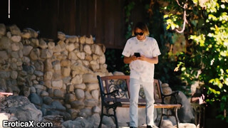 Szűz puncit nyálasra baszom a napozóágyon keményen élvezve