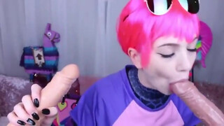 Fortnite cosplay lányok kemény szájbaszás és mély torok élvezés műpöcsökön