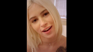 Mostohatestvér dugás újévkor: Kiara Cole keményen nyeli a hatalmas faszt és élvezi a mély seggbaszást