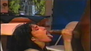 Retró magyar szinkkú szexorgia: Minden lyukba belemegy a fasz