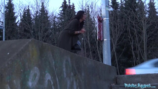 **Nyílt utcán szétbaszott DILF-nek a 100-as duci mami**