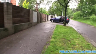 Kiabbas nénikém kúrást követel a postás bőgős faszán a lépcsőházban