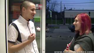 Lila ribanc hirtelen baszás – friss tinédzser puncit dugok szét