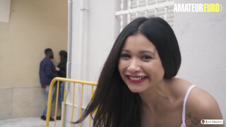 Jade kapja be a fekete faszt elsőre mélyen és nyögve