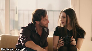 Fotózás helyett pörög a szonda – Liv Wild nyersben dörzsöl a modelljeihez