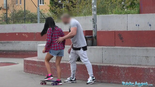 Félreértésből belehúztam a barátnőjét a munkahelyi vécébe – Apolonia Lapiedra durván élvezi