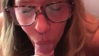 A szemüveges kurva titkos francia órák: fülbevalós, durva kéjjel