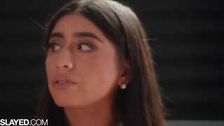 Violet Myers kurva nagy cicái – Totál bebaszom a melóhelyen