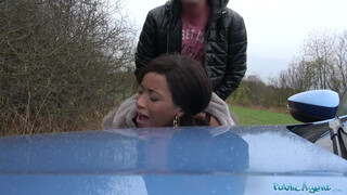 Kiki Minaj baszik keményen a nyilvánosság előtt – friss brit ribanc totálisan beindul