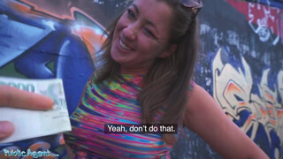 Elisa Tiger utca közepén: **Készpénzért nyal, szop és nyög a kurva éhes pofija**