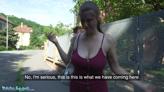 Belga szexbomba utca közepén: Hatalmas cickók, kemény baszás, titkos felvétel