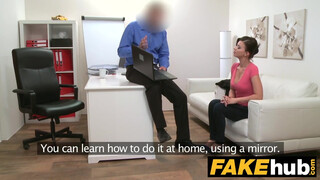 Vicky Love durva castingja: álügynök basztatja be a kis kurvát a stúdióban