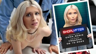 Emma Rosie először ártatlannak tűnik, de hamar elárulja titkait és átadja magát a rendőr szenvedélyének