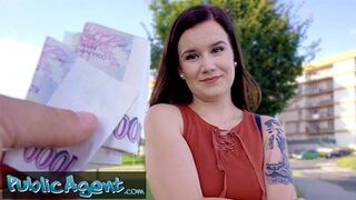 Szexi Eliss pucéran csábít amatőr fotókon