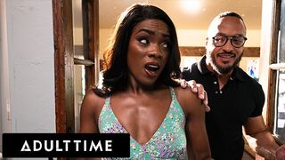 Unatkozó háziasszony Ana Foxxx párnán baszik és megdugja imádó férje!