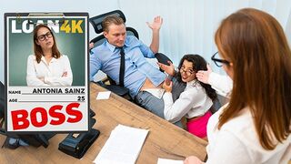 A reszkető banki főnöknő beleolvad alárendeltje forró csábításába