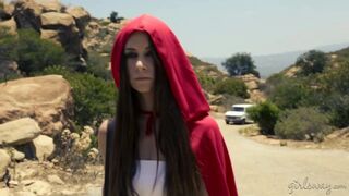 A kis vörös újragondolva: lángoló leszbikus trió