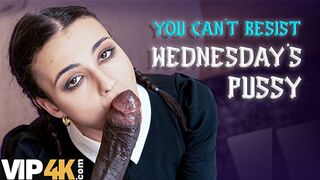 Liszy szerda vadul szopogatta mostoha apja hatalmas farkát, akár egy igazi szukaként