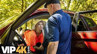 Az erdő sűrűjében elveszve a tiltott herceg csábításába esett