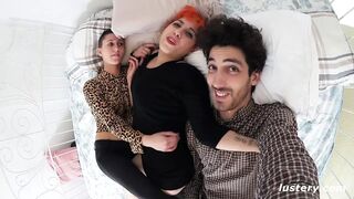 Vad hármas amatőr szex vadul, borotvált punci és tabuk nélkül