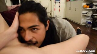 Virgilio meghódítása: Violet vad alárendelődése a kanapén