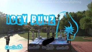 Lángoló fantázia csata dús keblű tinilány bombázókkal