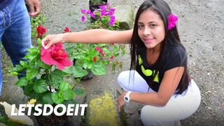 A sötét hajú latin milf-et utcai vadászattal csábítjuk el intenzív közösülésre