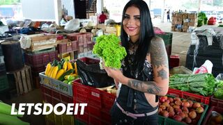 Barna latina MILF Melina Zapata érett puncijába mélyen tolva, felvett dugás