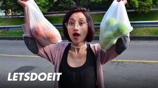 Gyönyörű latin milf Luna Castillo extázisban a végtelen puncikúrától