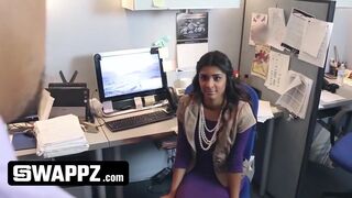 Az irodában becsalogatjuk a mostohalányainkat, és hamar forró szexbe torkollik minden!