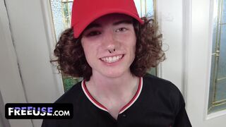 Megdolgoztam az edzőmet! Szerencsés baseballjátékos ingyen élvezi a nagy mellű milf örömeit!