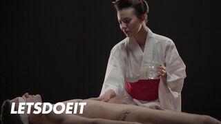 Vanessa Decker forró masszázzsal kényezteti Max Diort, majd vadul meglovagolja keményen