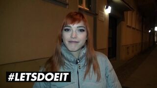 Lulu Gun és Anny Aurora osztoznak a hatalmas fekete farkon a vadonban kint