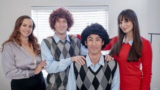 Forró mostohaanyás csere – dögös nagymellű milf-ek csábítják össze elkényeztetett mostohafiaikat