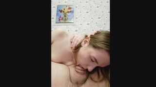 Mély szopás könnyekig, szájba élvezés a forró tini szájába