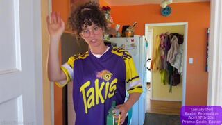 A bohóckollégium csábító jelentkezése – mostoha anya szopja ki a titkát