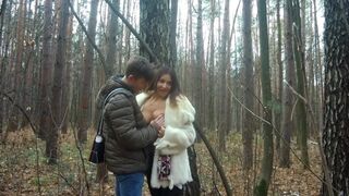 Forró milfek vadul szexelnek az őszi erdőben és lenyelik a forró magot